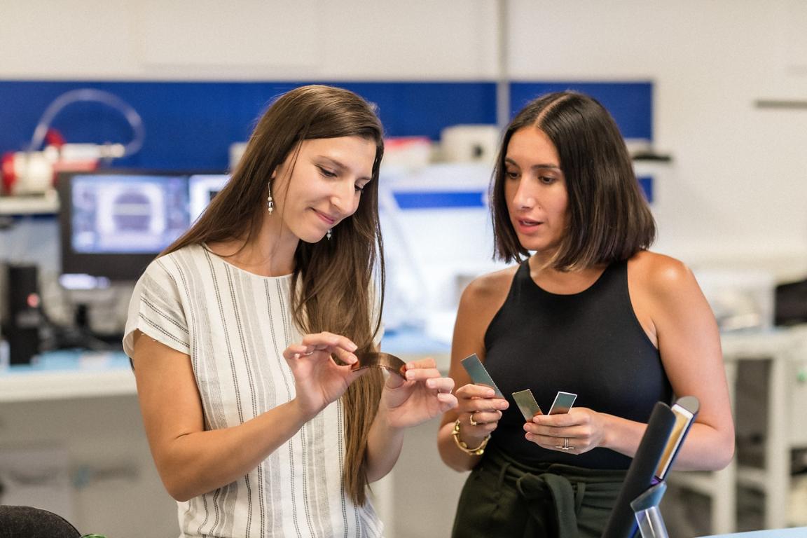 Dyson Corrale: как выпрямитель сохраняет цвет окрашенных волос