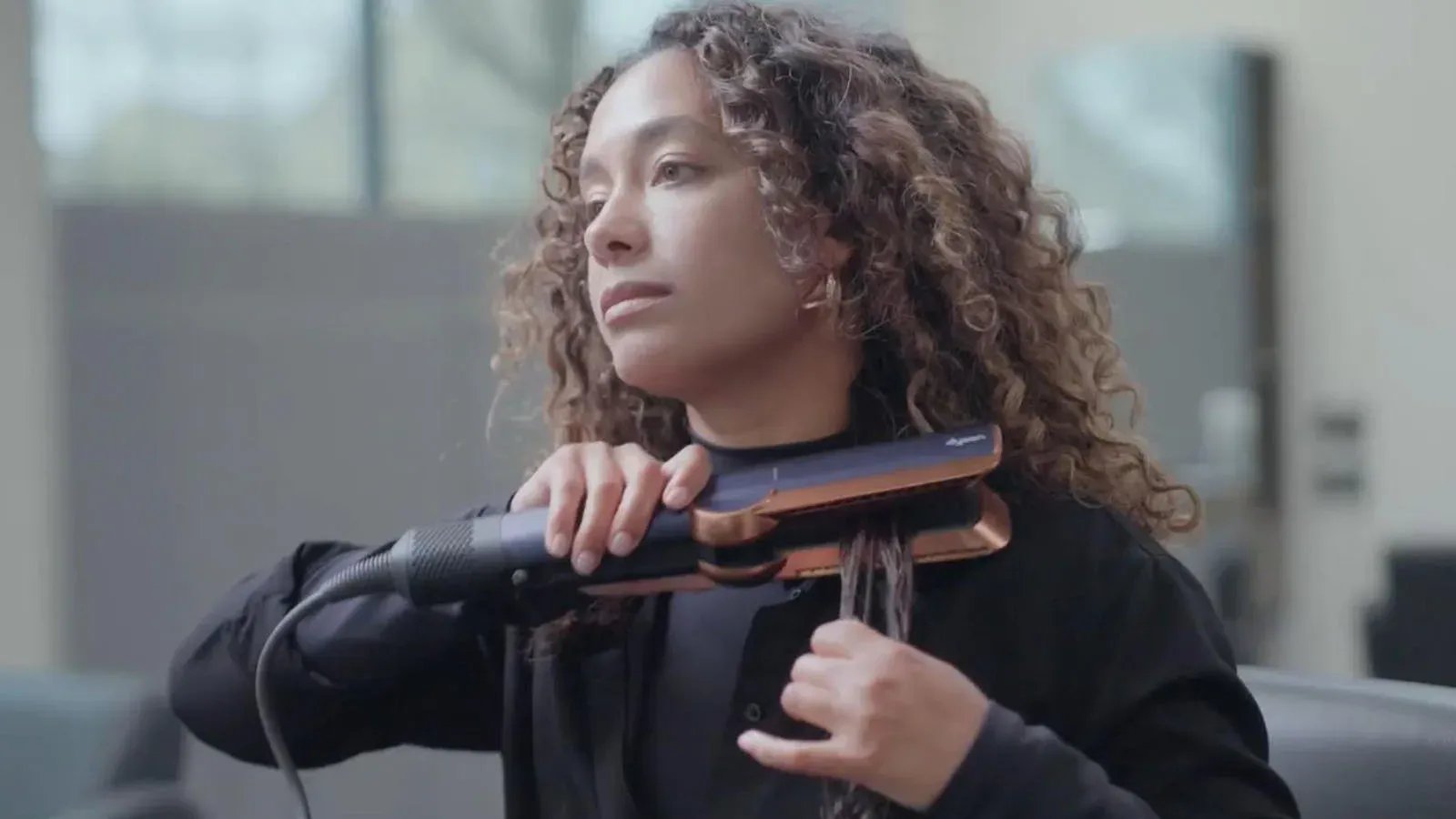 Dyson Airstrait: как воздух заменил утюжок для волос